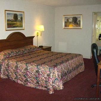 Harrisonville Inn & Suites Room photo