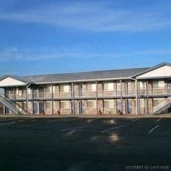 Harrisonville Inn & Suites Exterior photo